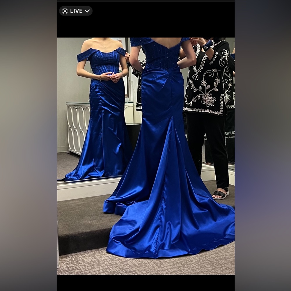 Red Hebeos Formal/prom dress, size 4